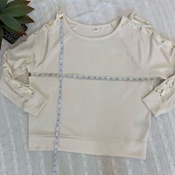 Gap cream slouchy cozy sweatshirt with lace up sleeves size medium - Picture 3 of 5